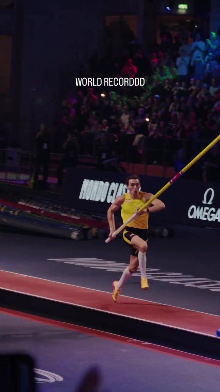 Armand Duplantis on the runway before his 6.31 m world record